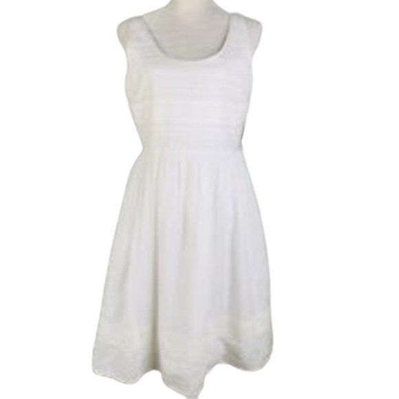 Old Navy Dresses & Skirts - 🌿🎉HP🎉 Old Navy White Eyelet Sleeveless Smocked Dress [MM]🌿